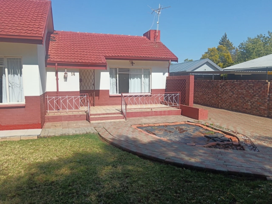 3 Bedroom Property for Sale in Heuwelsig Northern Cape